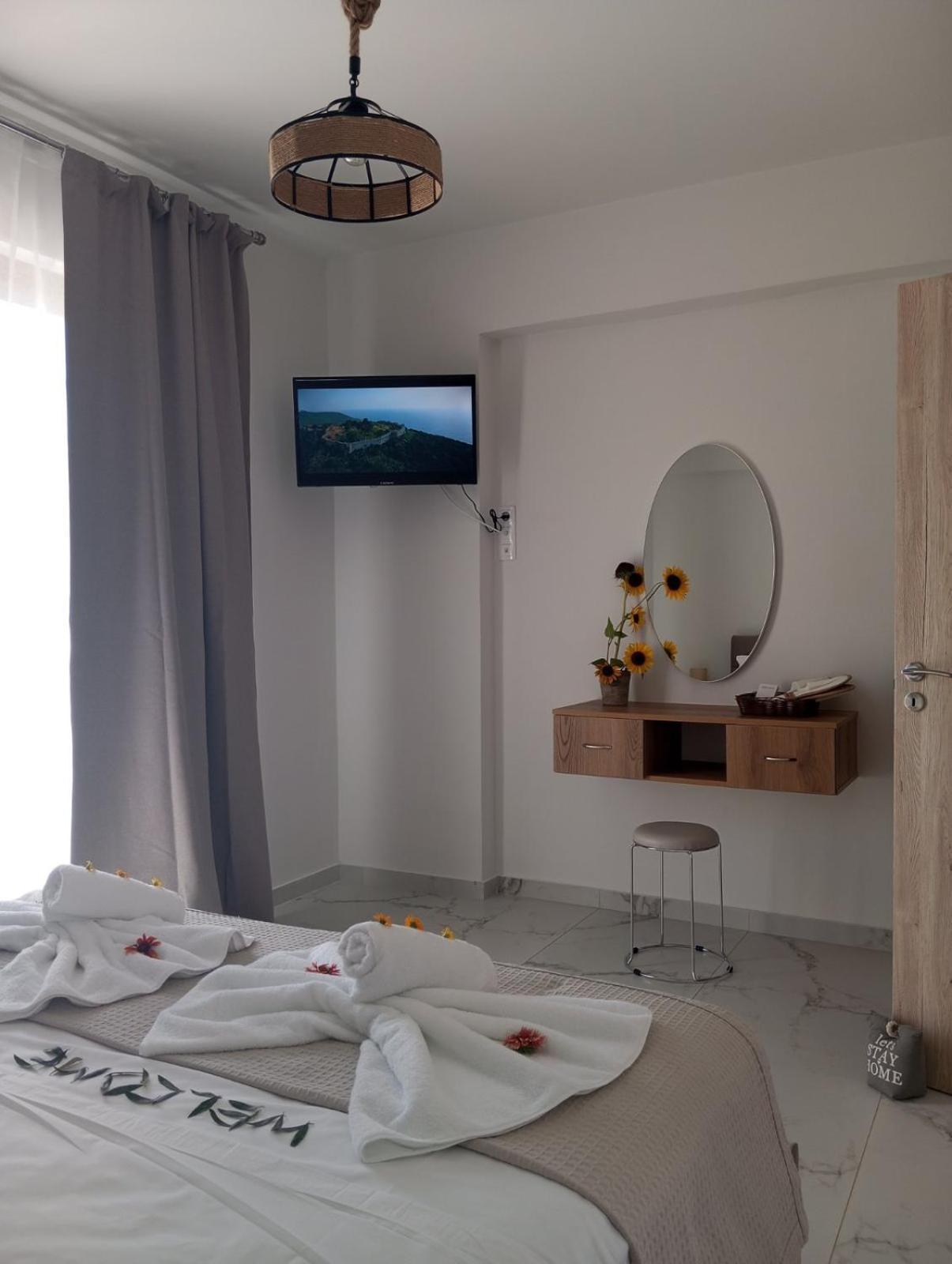 Three Charites Resort Gialova Bagian luar foto