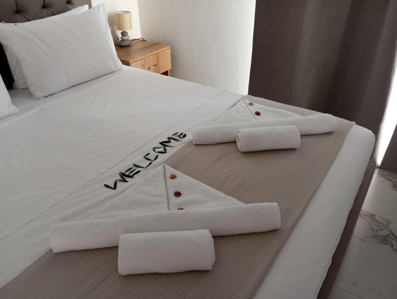 Three Charites Resort Gialova Bagian luar foto