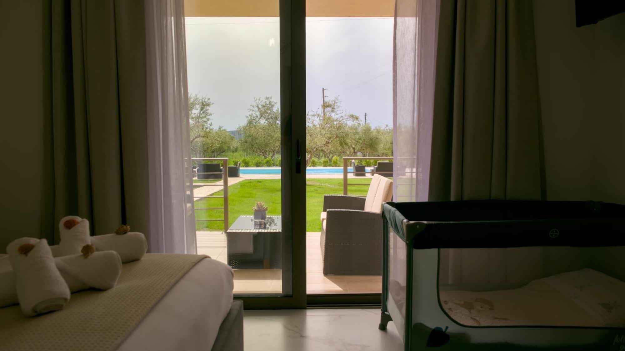 Three Charites Resort Gialova Bagian luar foto