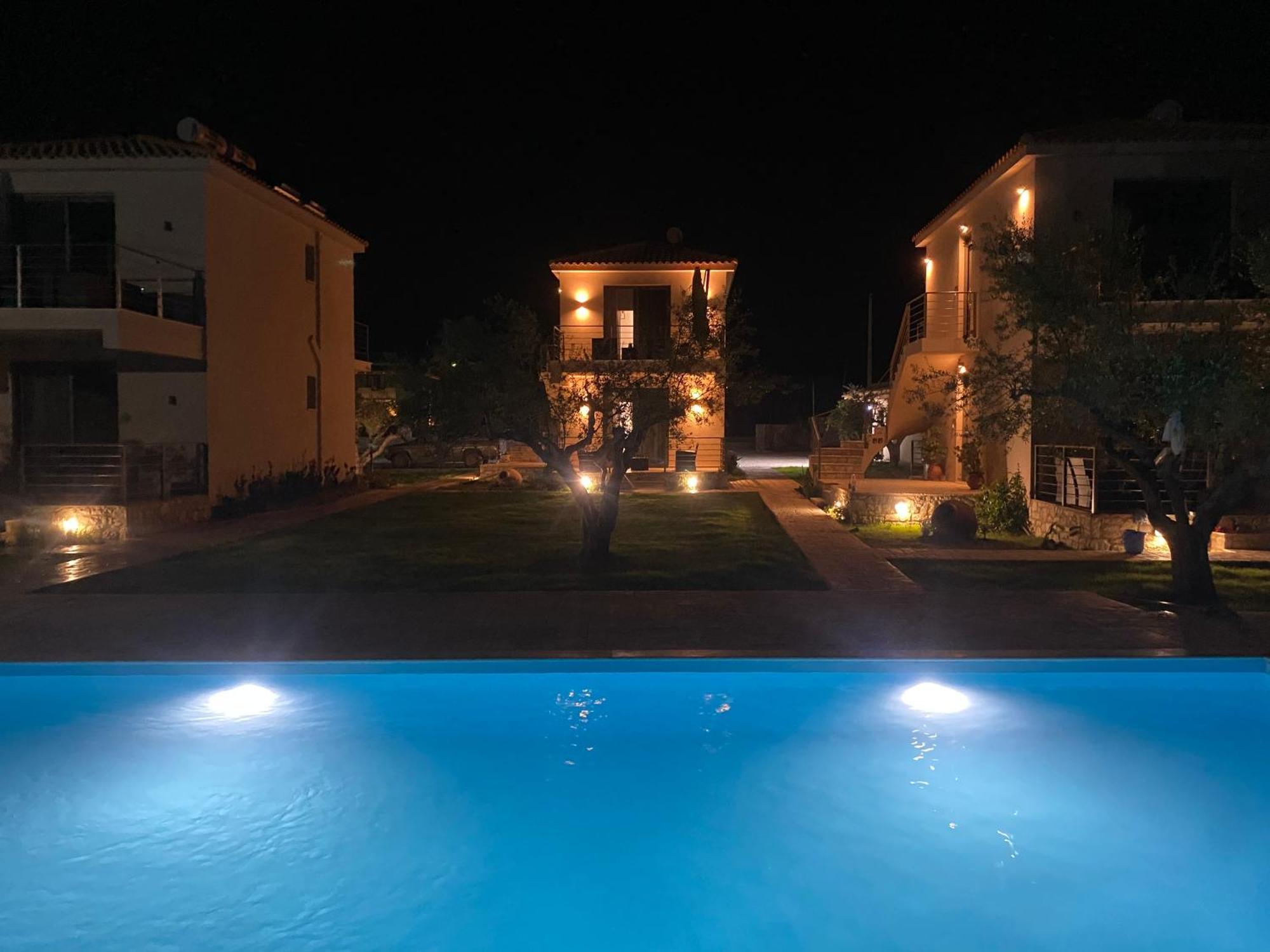 Three Charites Resort Gialova Bagian luar foto