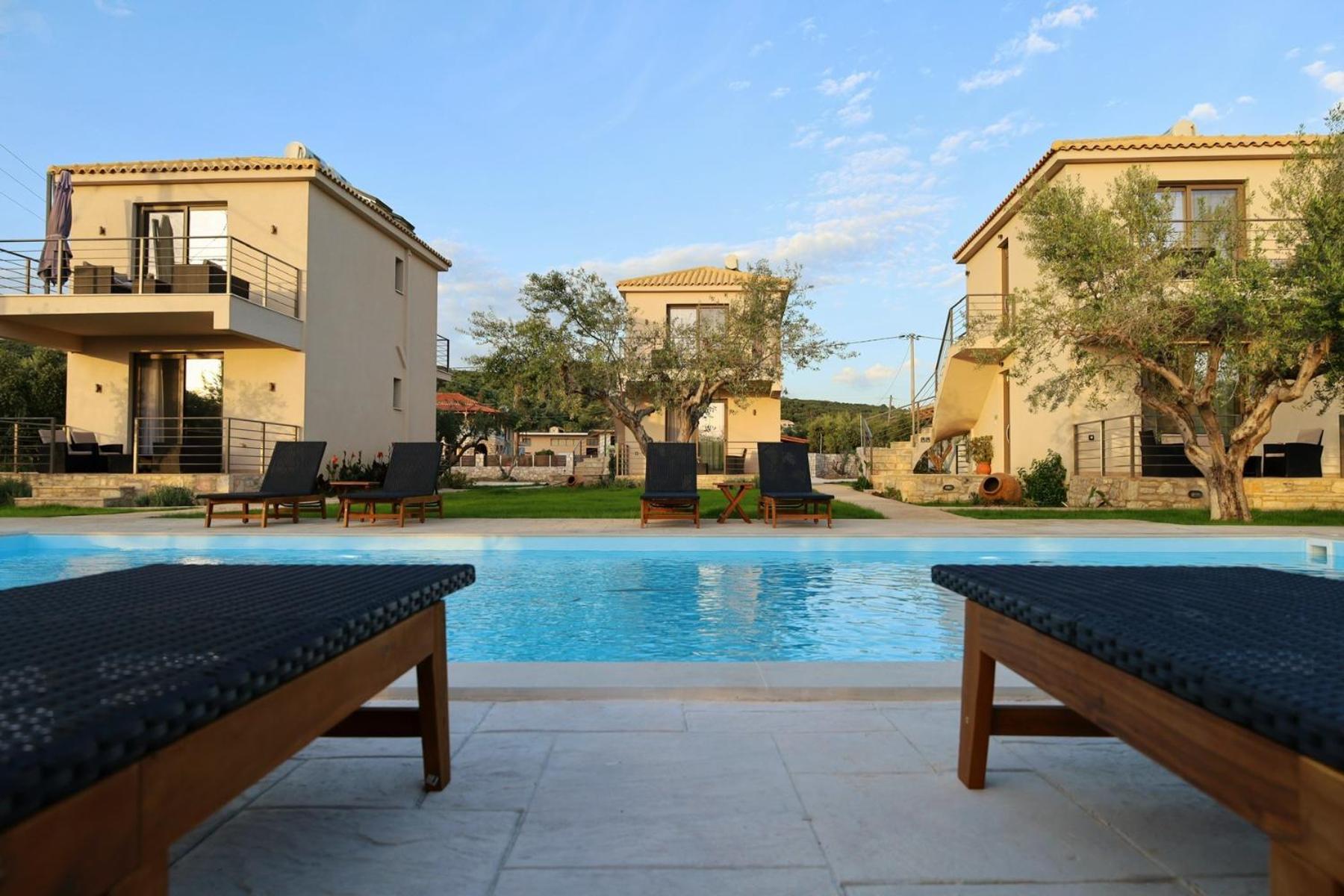 Three Charites Resort Gialova Bagian luar foto